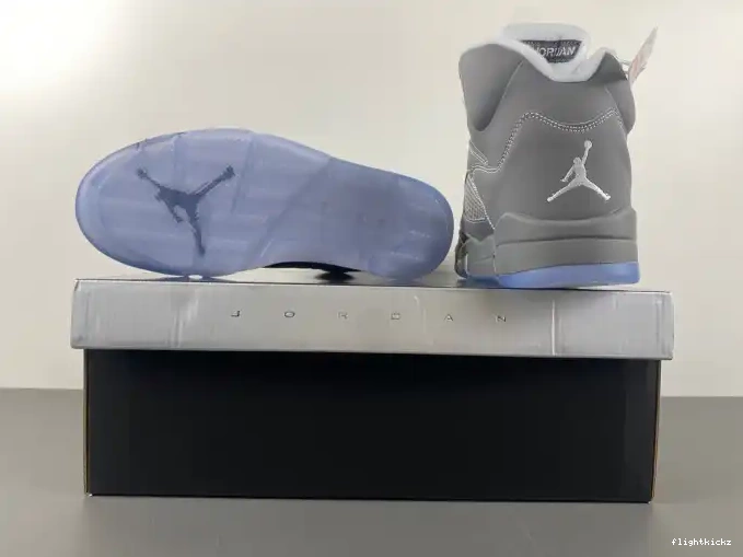 Grey Air Jordan Wolf Retro 136027-005 5 0516